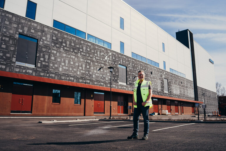 Piikiekkovalmistaja parkkeerasi pysyvästi Vantaalle – sijainti, logistiikkayhteydet ja sujuva yhteistyö kaupungin kanssa ratkaisivat