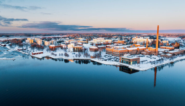 Vaasan yliopisto johtaa energiamurrosta – tutkimus tuo ratkaisuja vihreään kasvuun