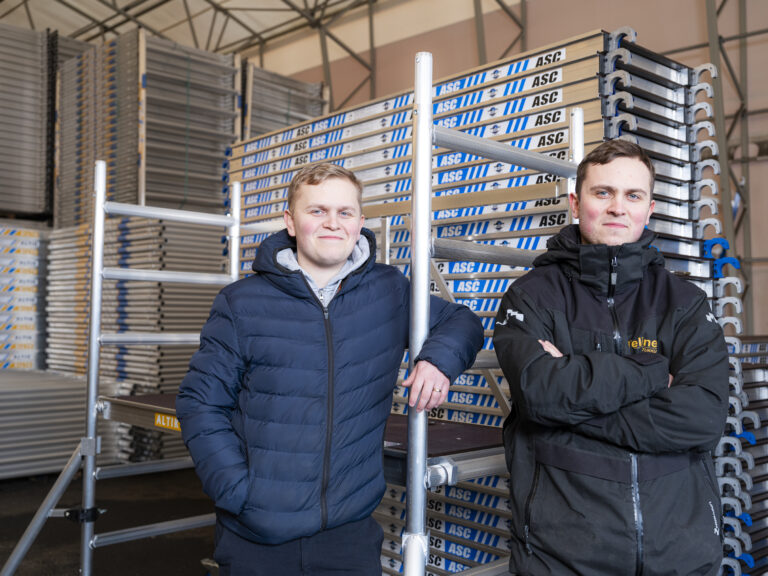 Nuoret yrittäjät mullistivat siirrettävien rakennustelineiden -markkinan